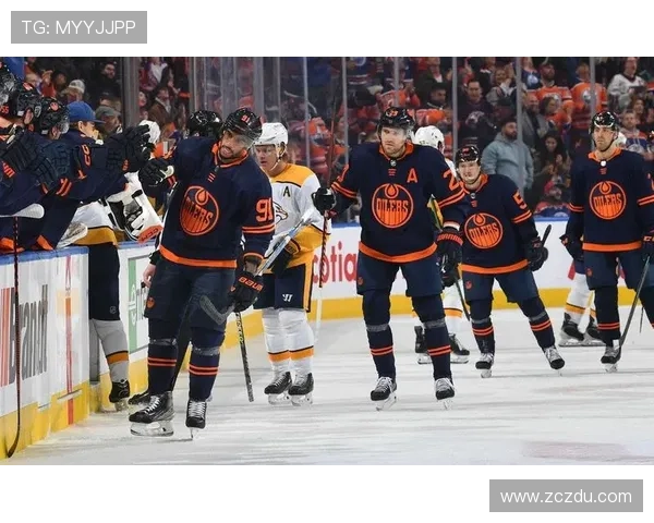 [NHL]霍尔末节“帽子戏法” 飓风客场战胜小鸭.